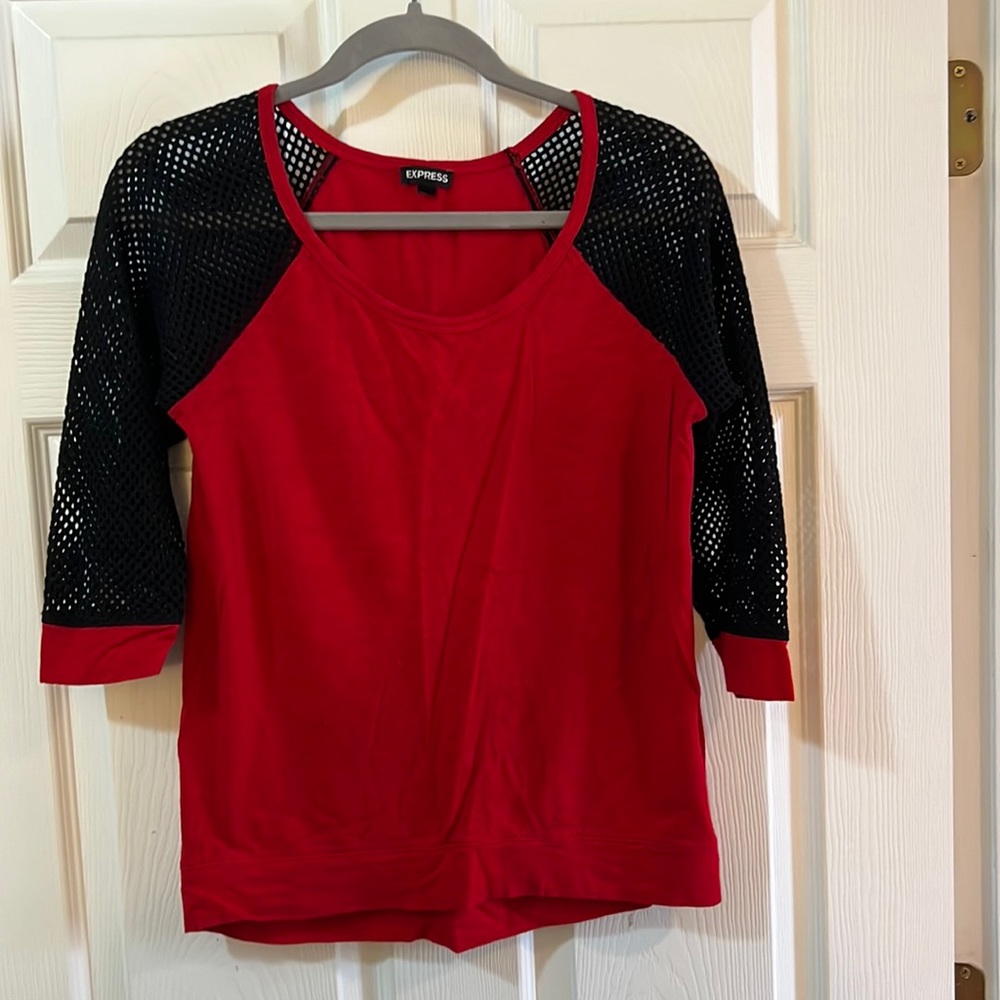 Express raglan mesh sleeve